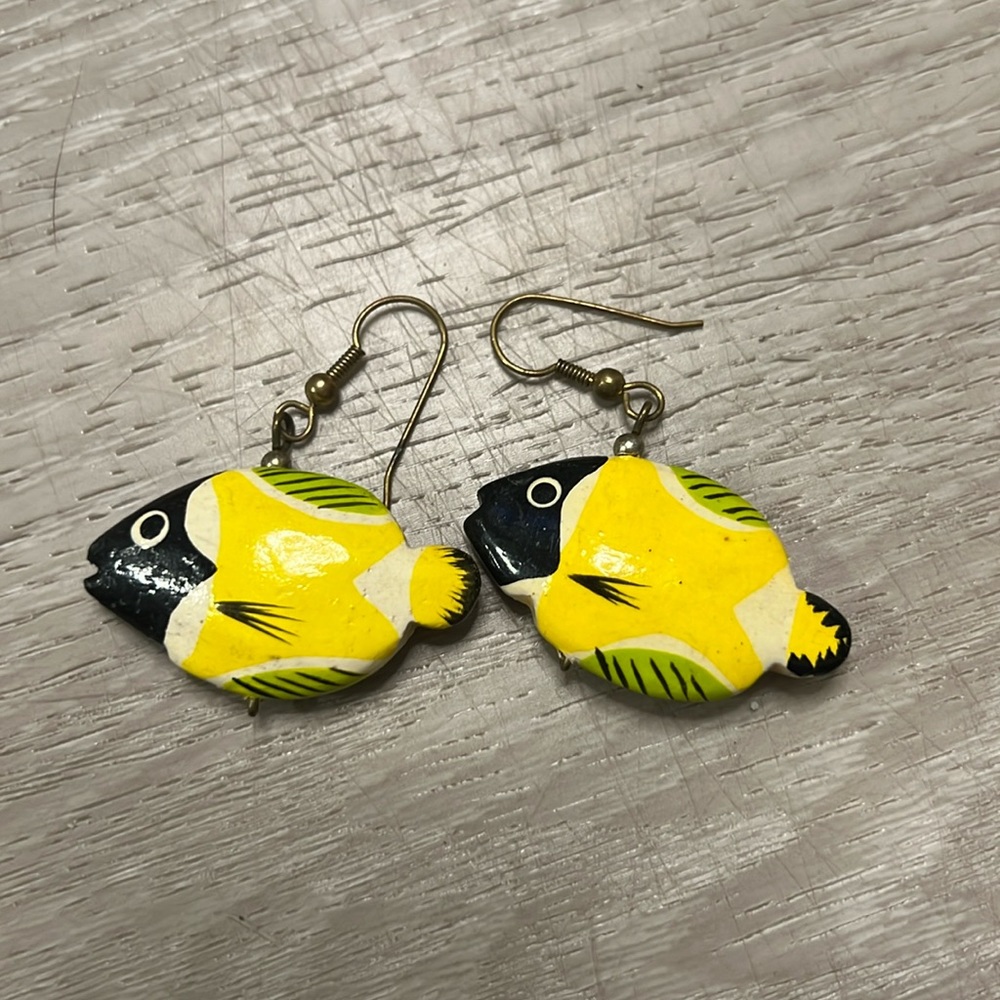 precious vintage wooden tropical fish earrings